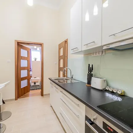 Dohany Residency Inner Synagogue *