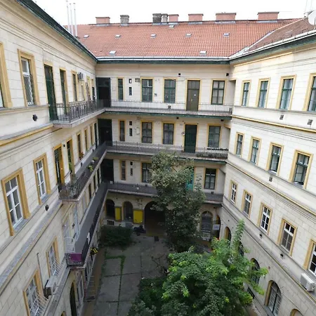 Dohany Residency Inner Synagogue