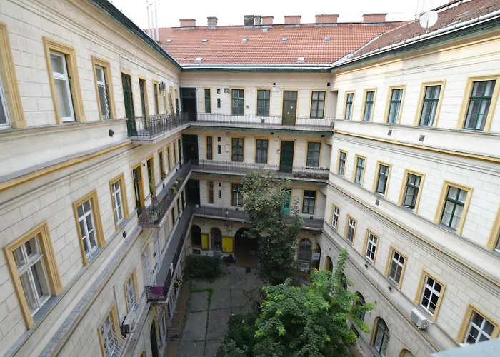Dohany Residency Inner Synagogue